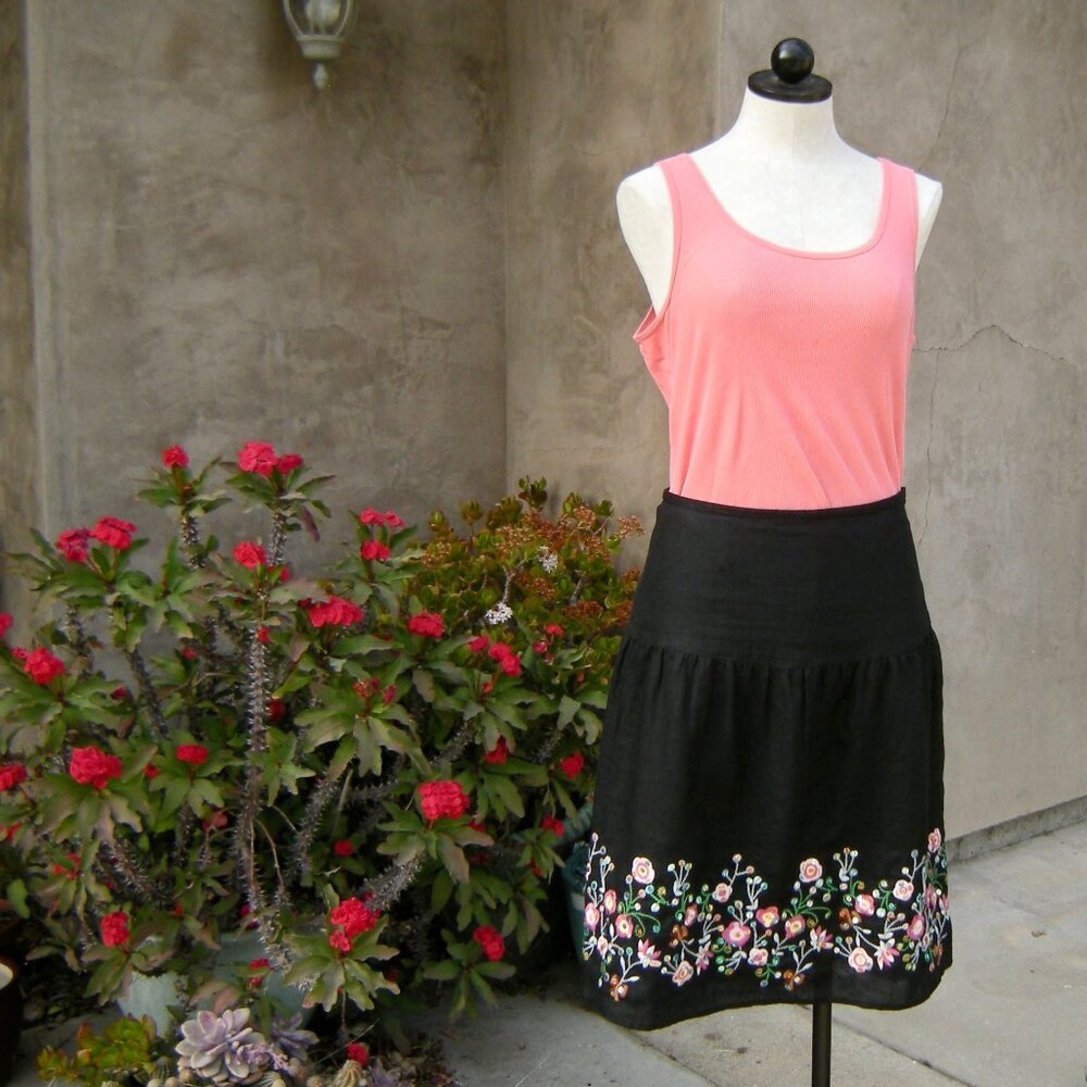 Carole Little Size 6 Black Linen Skirt with Embroidered  & Sequin Floral Border